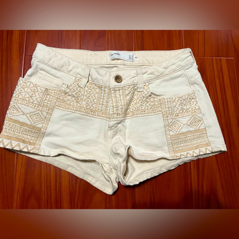 Zara | Embroidery Denim Shorts in Ivory